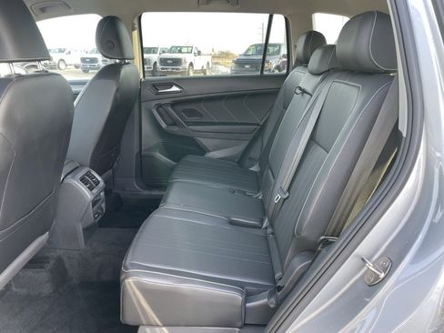 Used 2024 Volkswagen Tiguan SE image 8