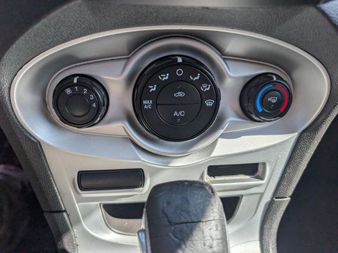 Used 2015 Ford Fiesta SE FWD image 22