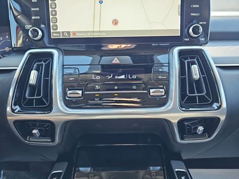 Used 2023 Kia Sorento SX image 29