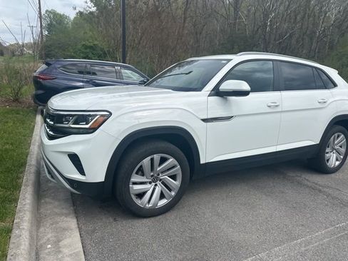 Used 2022 Volkswagen Atlas Cross Sport SE AWD/4WD image 2