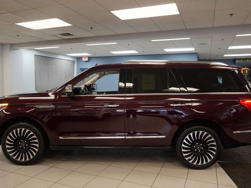 Used 2018 Lincoln Navigator Black Label image 2
