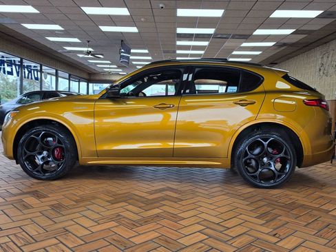 Used 2023 Alfa Romeo Stelvio Veloce AWD/4WD image 5