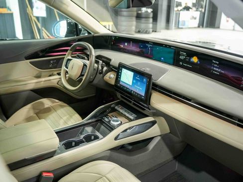 Used 2024 Lincoln Nautilus Reserve w/ Equipment Group 202A image 20