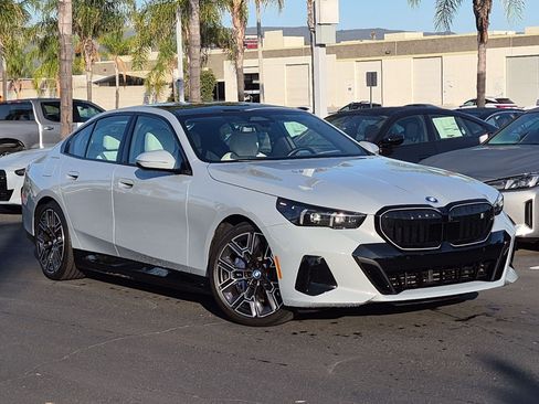 Used 2025 BMW i5 eDrive40i w/ M Sport Package RWD image 2