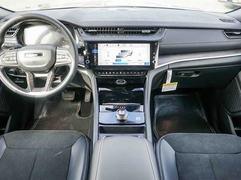 New 2026 Jeep Grand Cherokee Altitude image 13