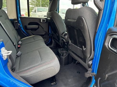 Used 2025 Jeep Wrangler Unlimited Rubicon AWD/4WD image 23