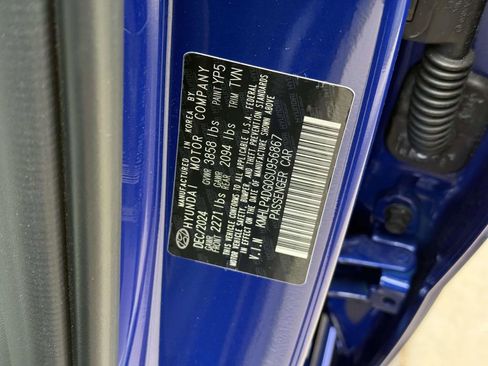 Used 2025 Hyundai Elantra Limited FWD image 35