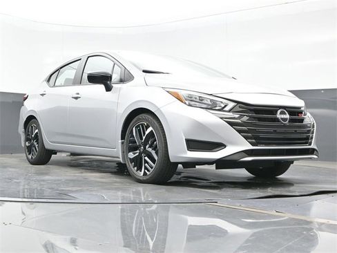 New 2025 Nissan Versa SR w/ Trunk Package image 27