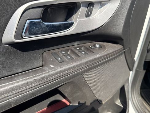 Used 2017 Chevrolet Equinox Premier image 14