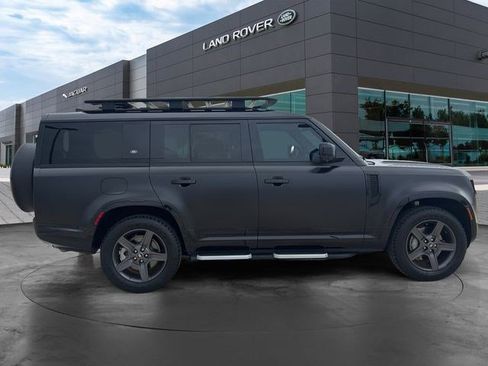 Used 2023 Land Rover Defender 130 X-Dynamic SE image 6