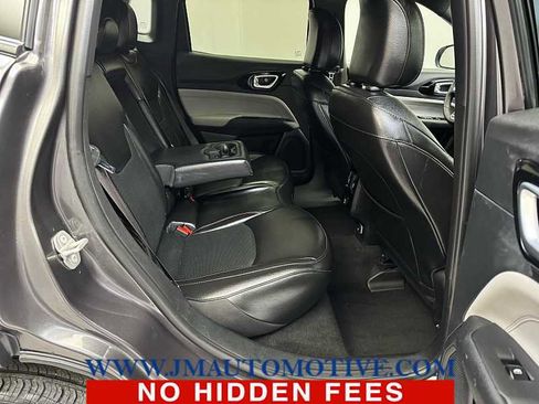 Used 2023 Jeep Compass Limited image 17