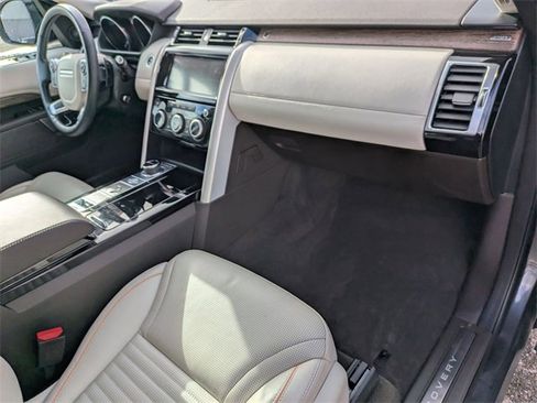 Used 2017 Land Rover Discovery HSE Luxury image 19