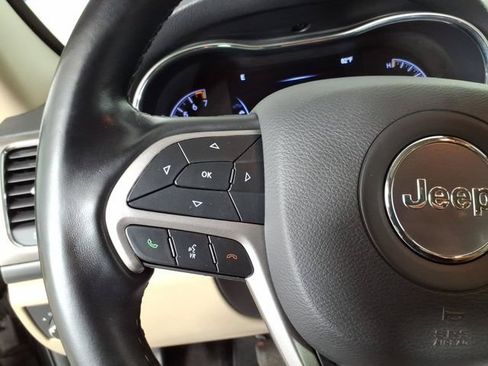 Used 2022 Jeep Grand Cherokee Laredo E AWD/4WD image 16