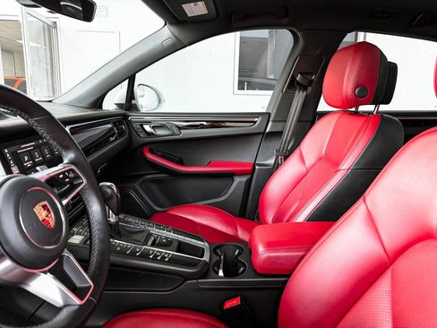 Used 2020 Porsche Macan AWD/4WD image 22
