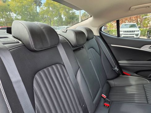 Used 2023 Genesis G70 3.3T RWD image 13