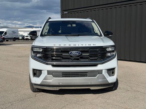 Used 2025 Ford Expedition Platinum AWD/4WD image 2