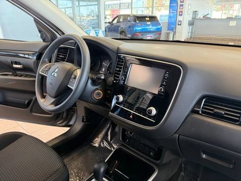 Used 2020 Mitsubishi Outlander ES FWD image 28