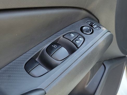 Used 2025 Nissan Altima 2.5 SV image 16