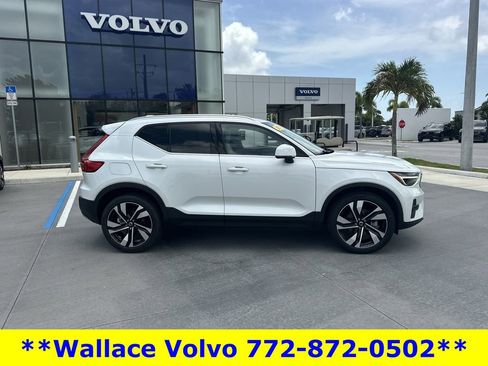 Used 2023 Volvo XC40 B5 Plus w/ Protection Package Premier AWD/4WD image 5