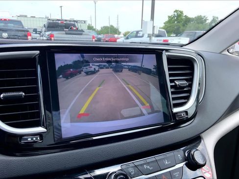 Used 2024 Chrysler Pacifica Touring-L FWD image 28
