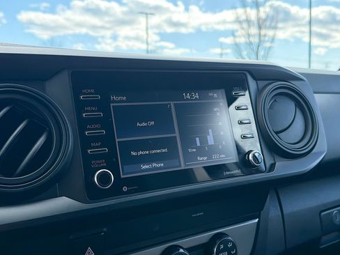 Used 2020 Toyota Tacoma SR image 9