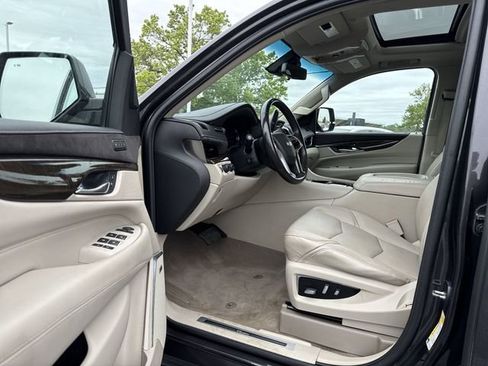 Used 2018 Cadillac Escalade Premium Luxury AWD/4WD image 18