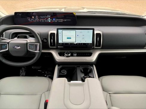 New 2025 Ford Expedition Active image 5