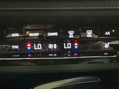 Used 2023 Buick Envision Essence w/ Sport Touring Package AWD/4WD image 17