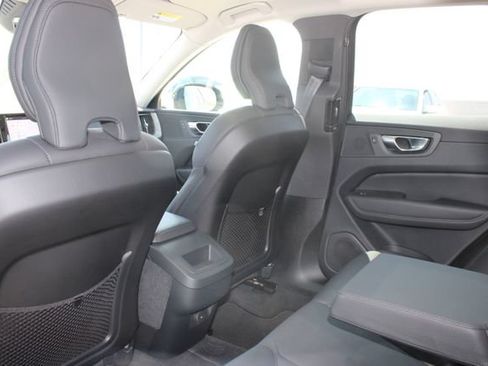 Used 2025 Volvo XC60 B5 Plus AWD/4WD image 9