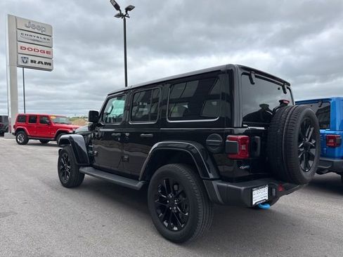 Used 2023 Jeep Wrangler Unlimited Sahara w/ Cold Weather Group AWD/4WD image 5