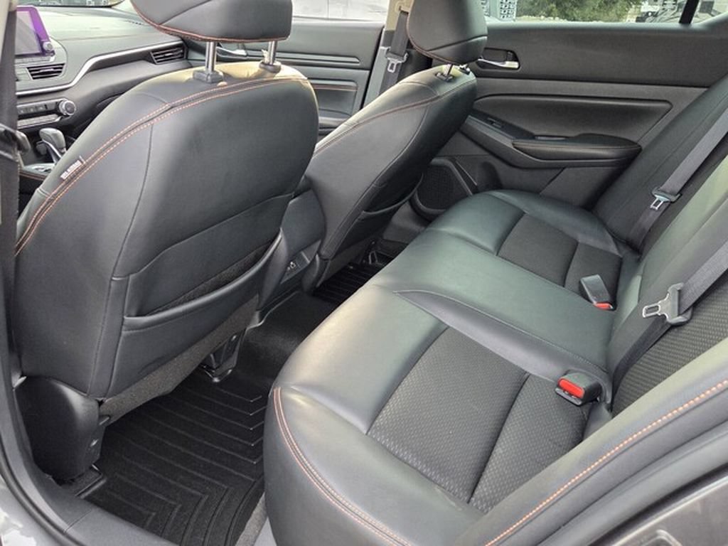 Used 2021 Nissan Altima 2.5 SR FWD image 4