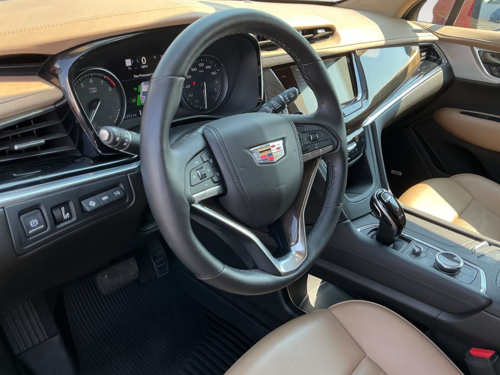 Used 2023 Cadillac XT6 Premium Luxury w/ Platinum Package FWD image 10