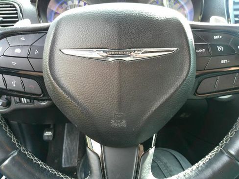 Used 2018 Chrysler 300 S image 9