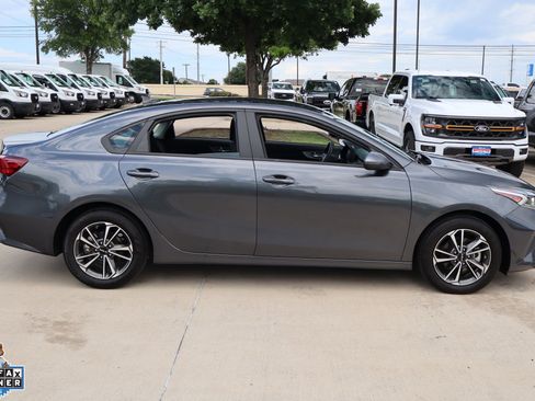 Used 2023 Kia Forte LXS FWD image 2