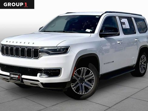 Used 2024 Jeep Wagoneer Series II w/ Flexible Seating Group RWD image 1