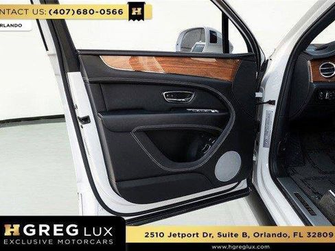 Used 2022 Bentley Bentayga image 38
