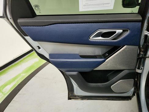 Used 2019 Land Rover Range Rover Velar R-Dynamic SE image 26