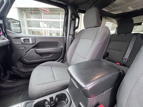 Used 2022 Jeep Wrangler Unlimited Sport AWD/4WD image 19