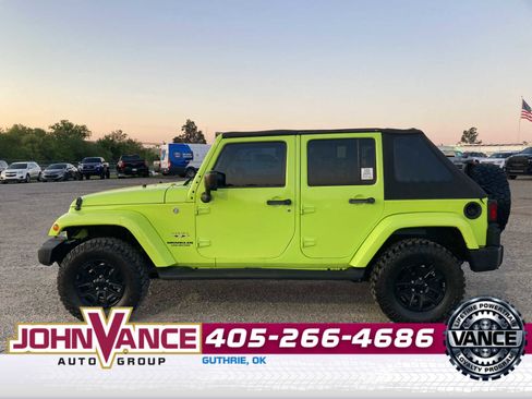 Used 2017 Jeep Wrangler Unlimited Sahara AWD/4WD image 2