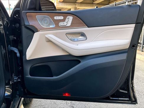 Used 2021 Mercedes-Benz GLS 450 4MATIC image 22