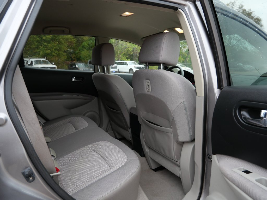 Used 2011 Nissan Rogue SV AWD/4WD image 12