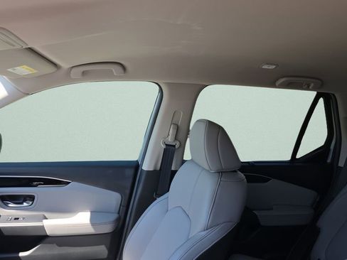 Used 2025 Honda Pilot EX-L image 16