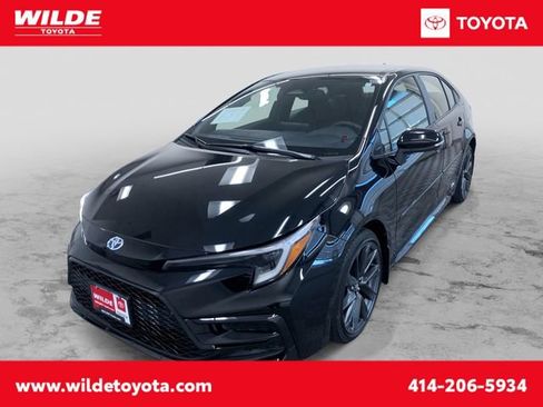 Certified 2025 Toyota Corolla SE image 1