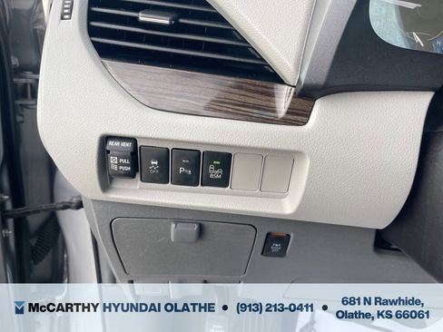Used 2017 Toyota Sienna XLE image 26