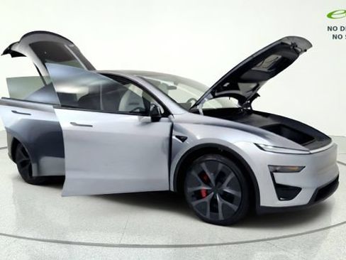 Used 2026 Tesla Model Y Performance AWD/4WD image 11