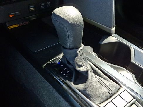 Used 2025 Toyota Camry LE w/ Convenience Package image 16