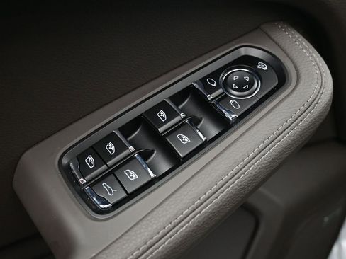 Certified 2026 Porsche Macan image 19