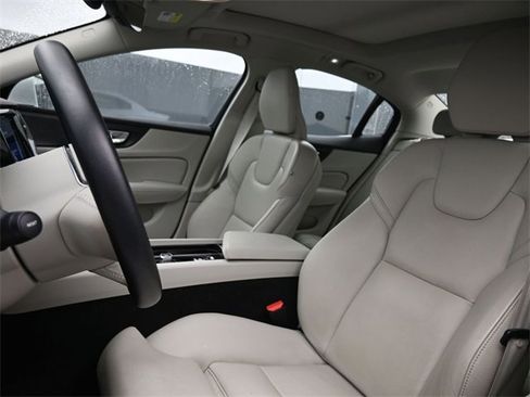 Used 2023 Volvo S60 B5 Ultimate w/ Climate Package image 9