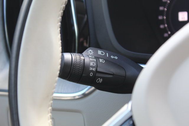 Certified 2024 Volvo XC60 B5 Plus w/ Climate Package AWD/4WD image 18