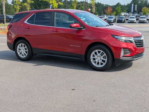 Used 2022 Chevrolet Equinox LT FWD image 2
